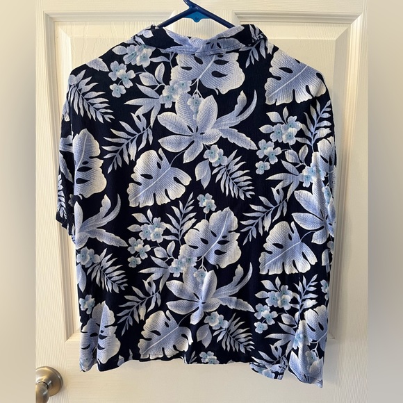 Kathy Lee Collection Large Short Sleeve Collared Button Down Top - Picture 3 of 12